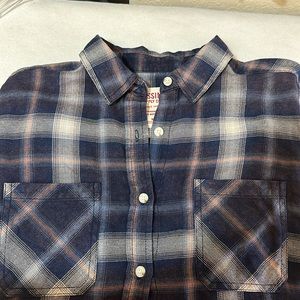 We are selling a Mossimi supply oversized boyfriend fit plaid top